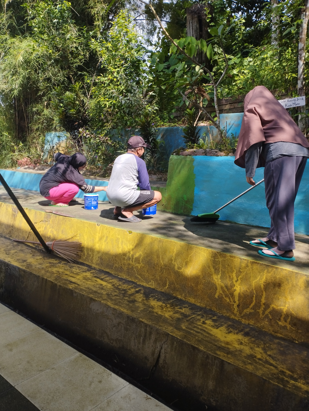 Gotong royong warga RT 21