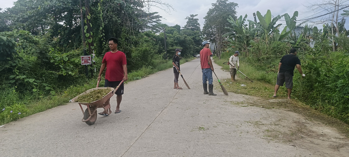 Kerja bakti jalan utama