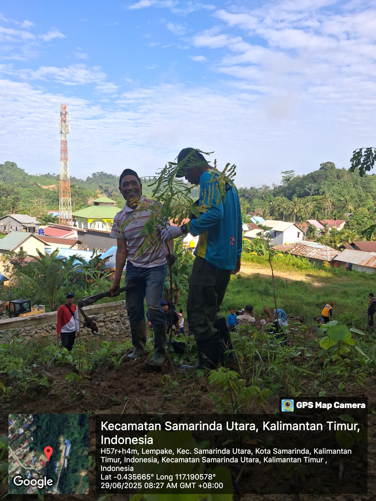 Penanaman Pohon dilahan LONGSOR kelurahan Lempake
