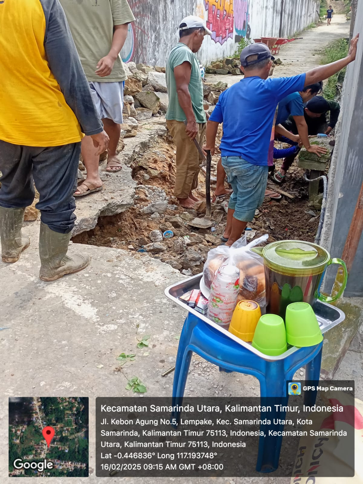 Gotongroyong Perbaikan Jalan Gang Rahayuhayu