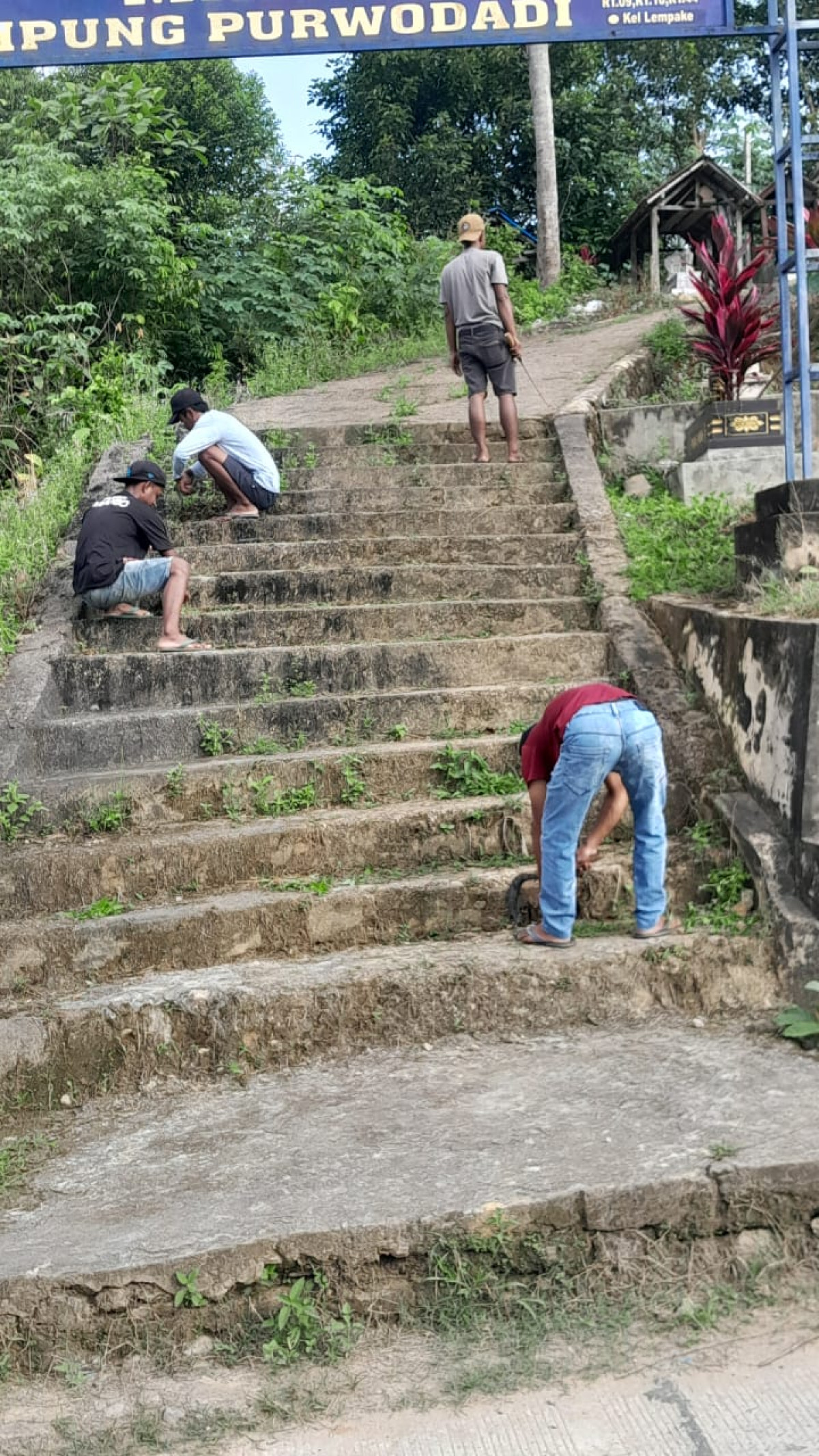 Gotong royong warga