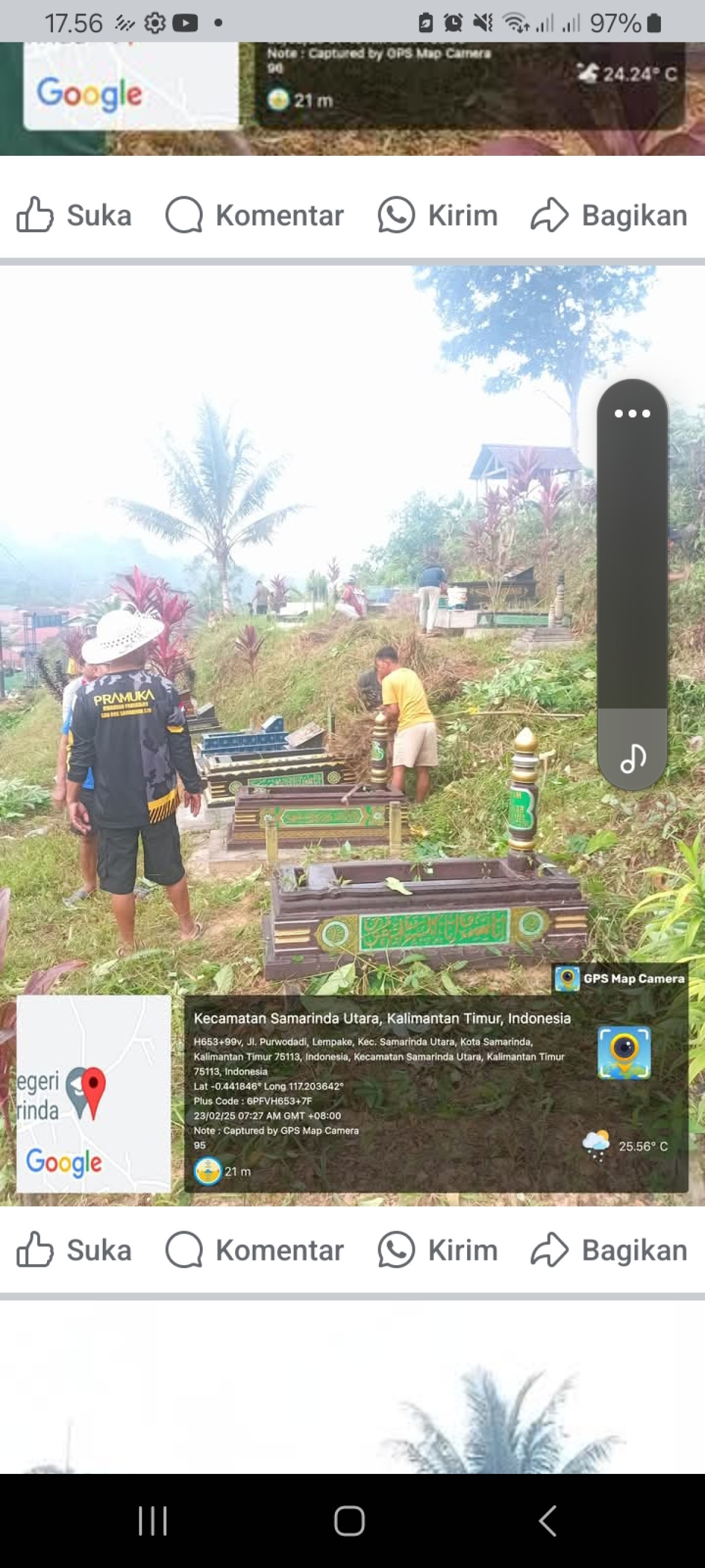 Membersihkan makam