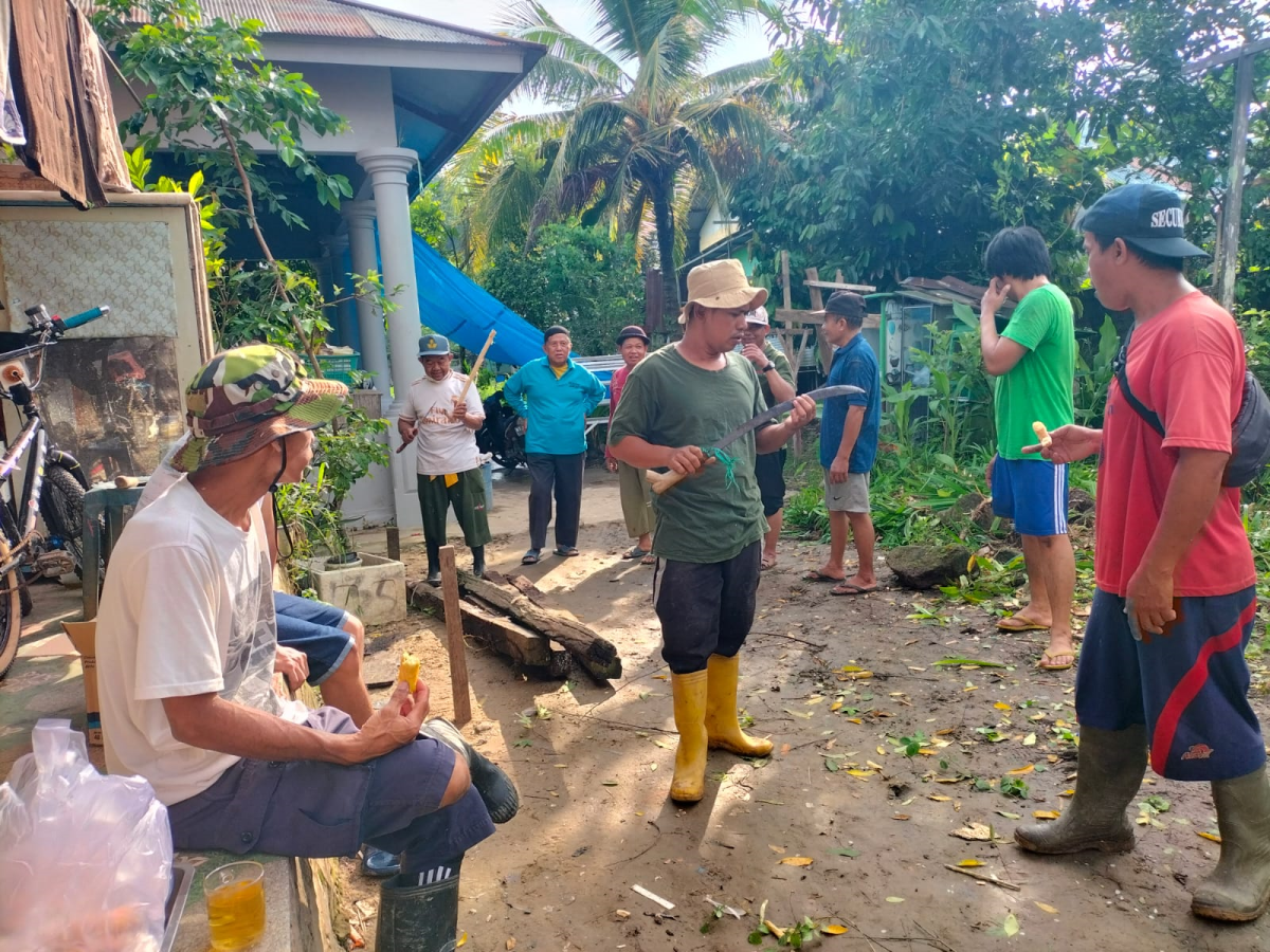 Gotong royong bersama warga mengurug gang Sedulur 2