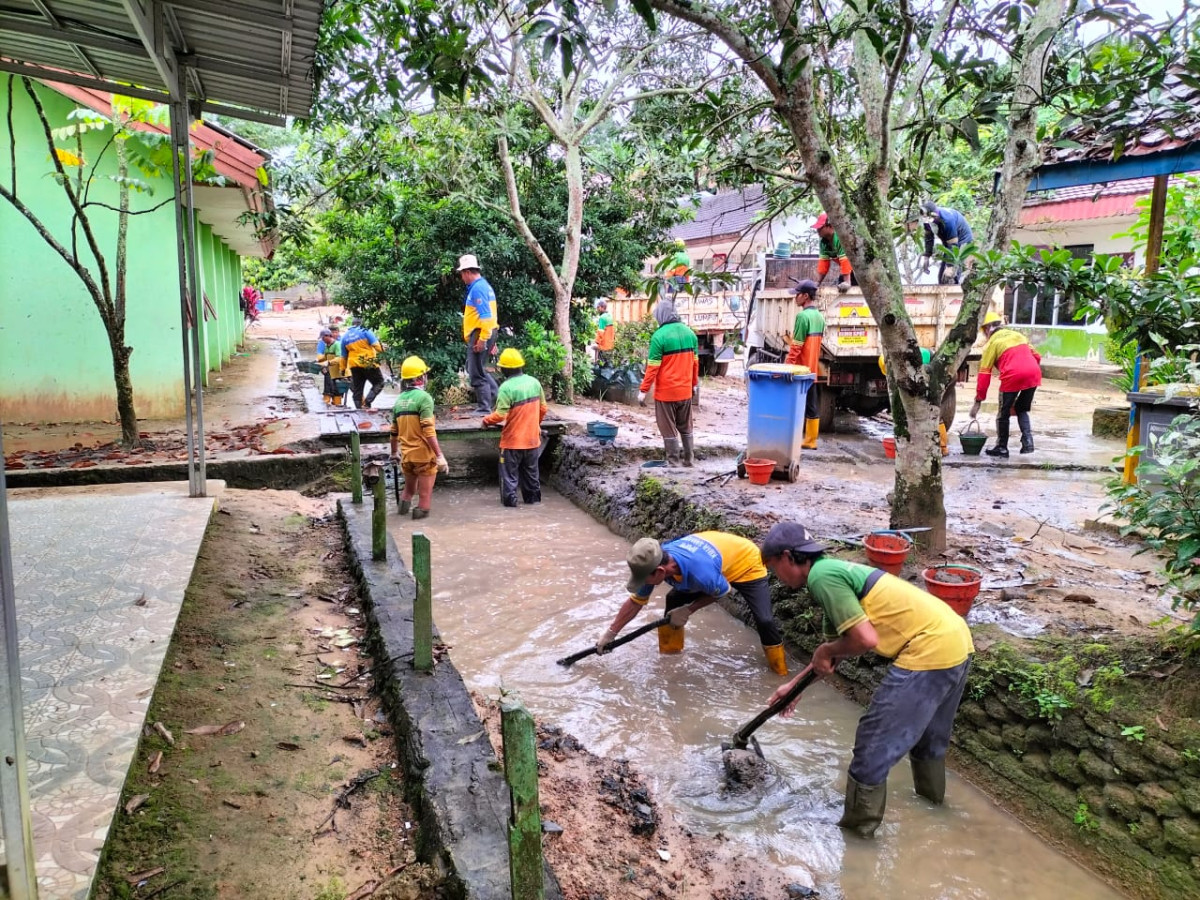 Pengerukan Endapan dalam parit