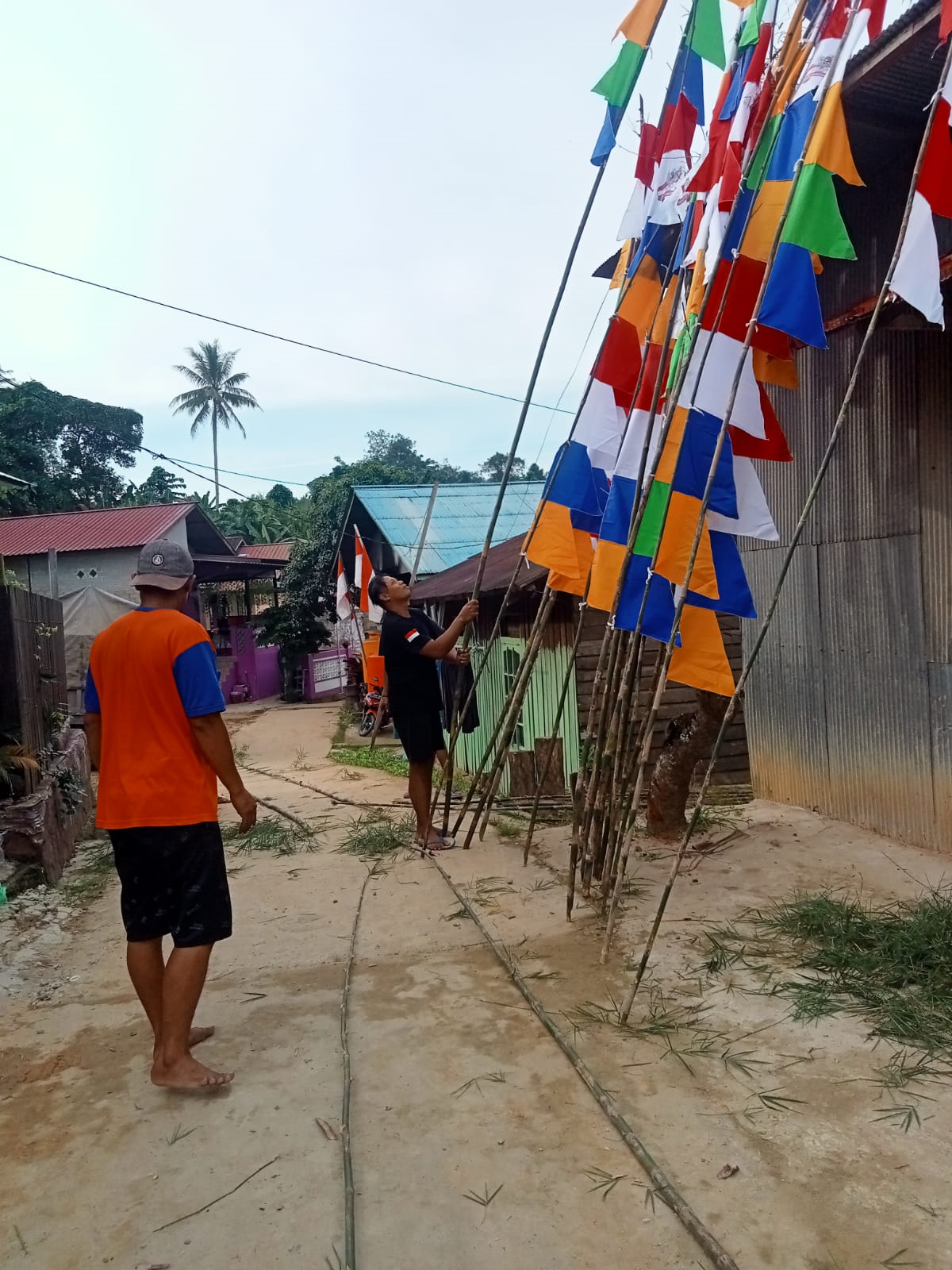 Gotong Royong Persiapan Agustusan