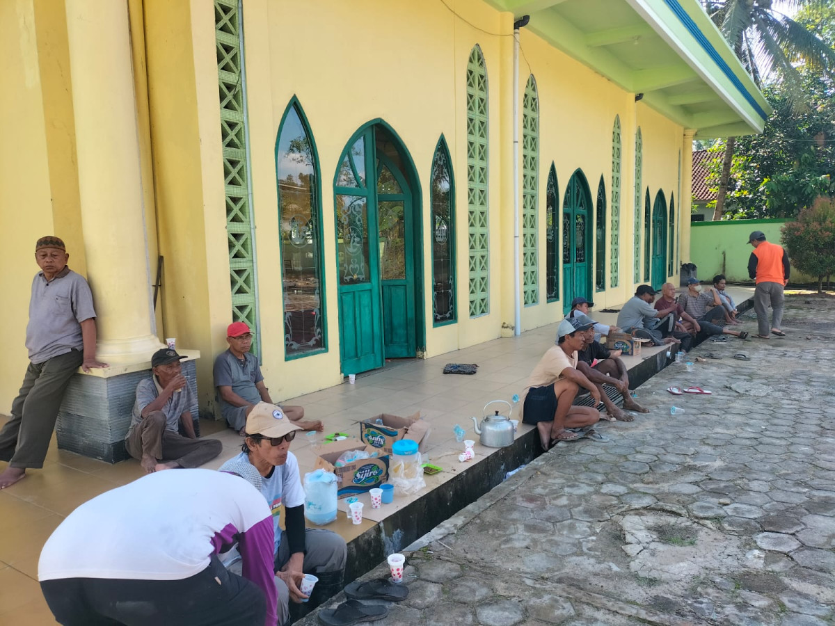 Pembuatan tempat Sholat Sementara