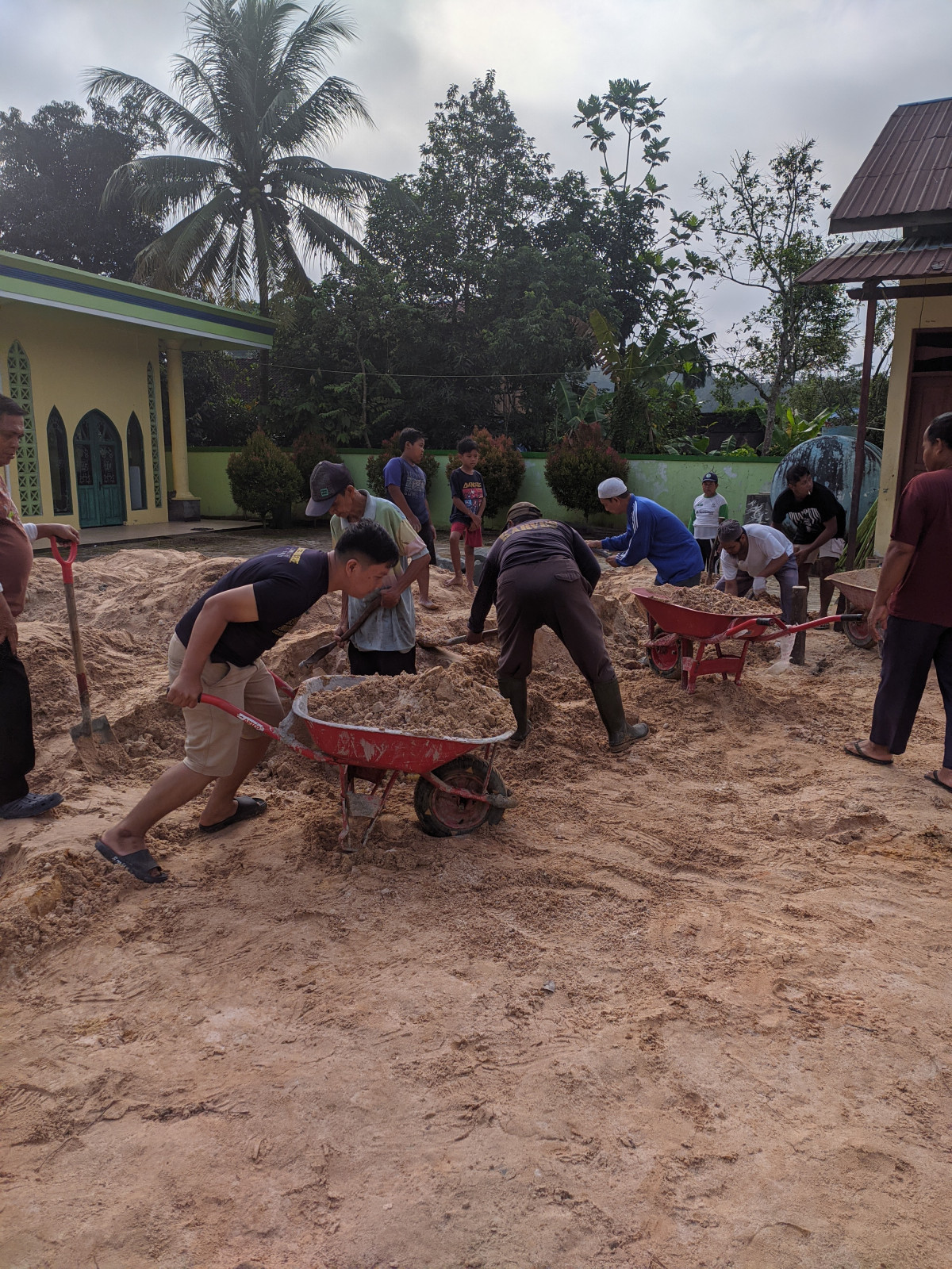 Kegiatan Gotong Royong Bersama RT 014