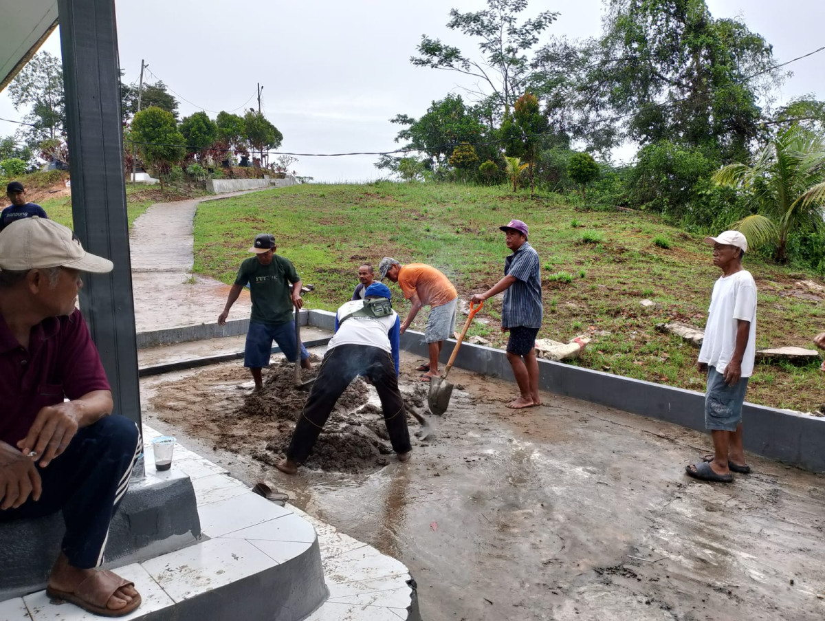 Kegiatan Kerja Bakti Pembuatan Jalan Kuburan