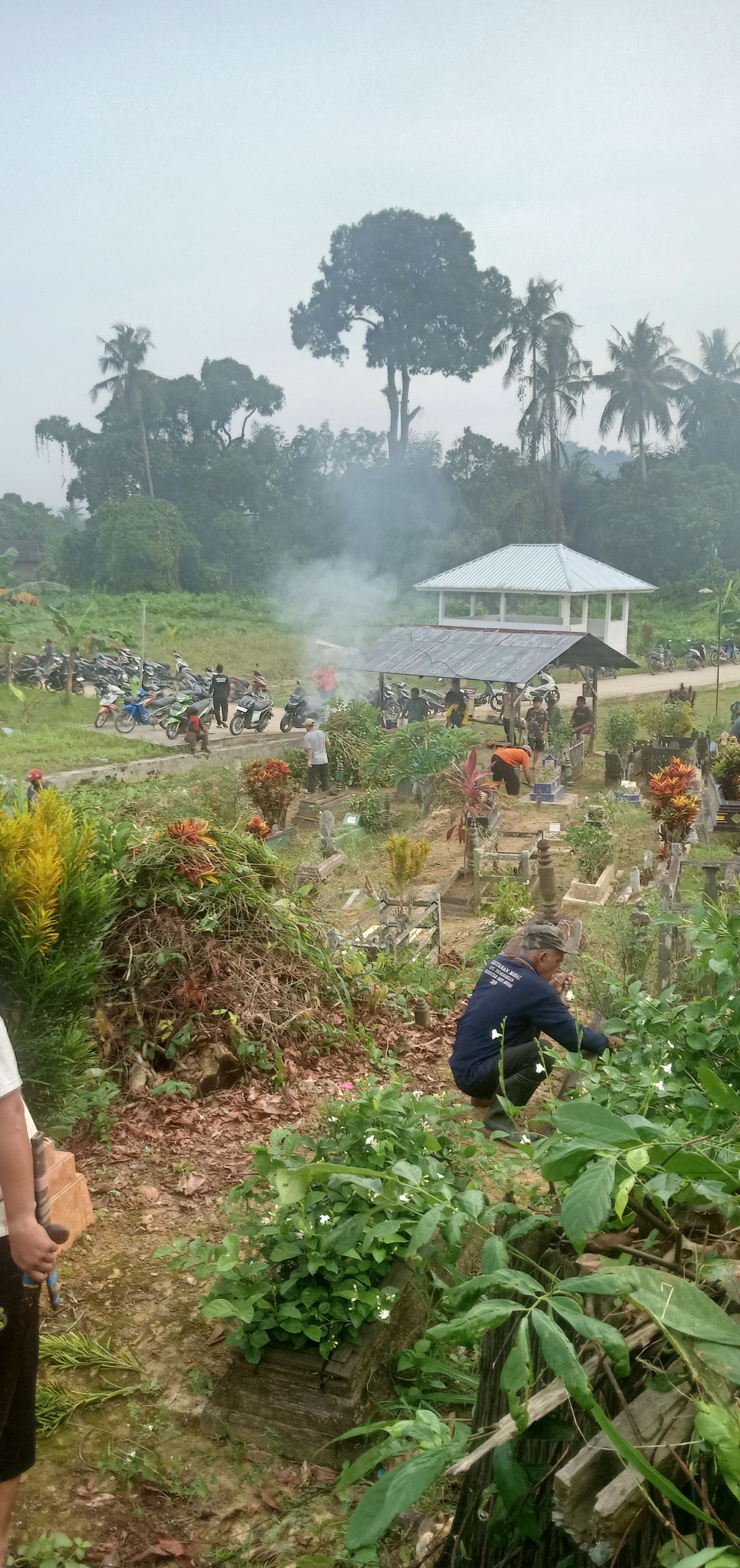 Kerja bakti bersama RT 021 dan RT 015