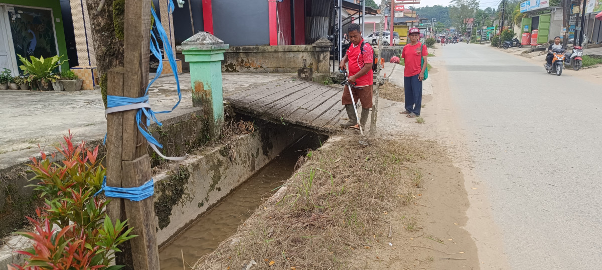 Membersihkan jln Lempake jaya dan jln Sukorejo