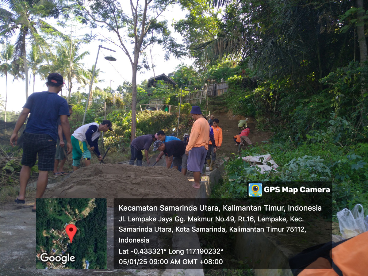 Pembersihan makam dan semenisasi