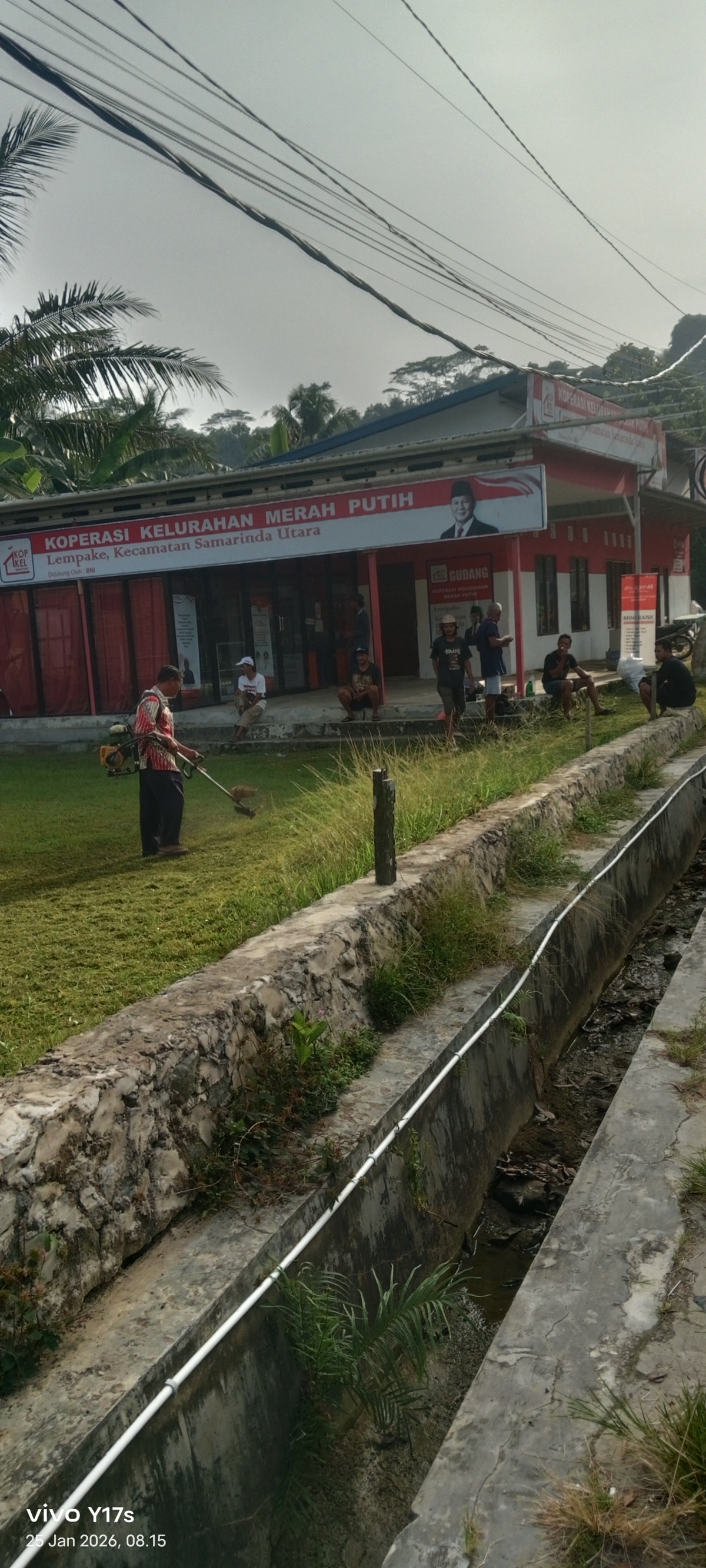 Membersihkan lingkungan RT.19
