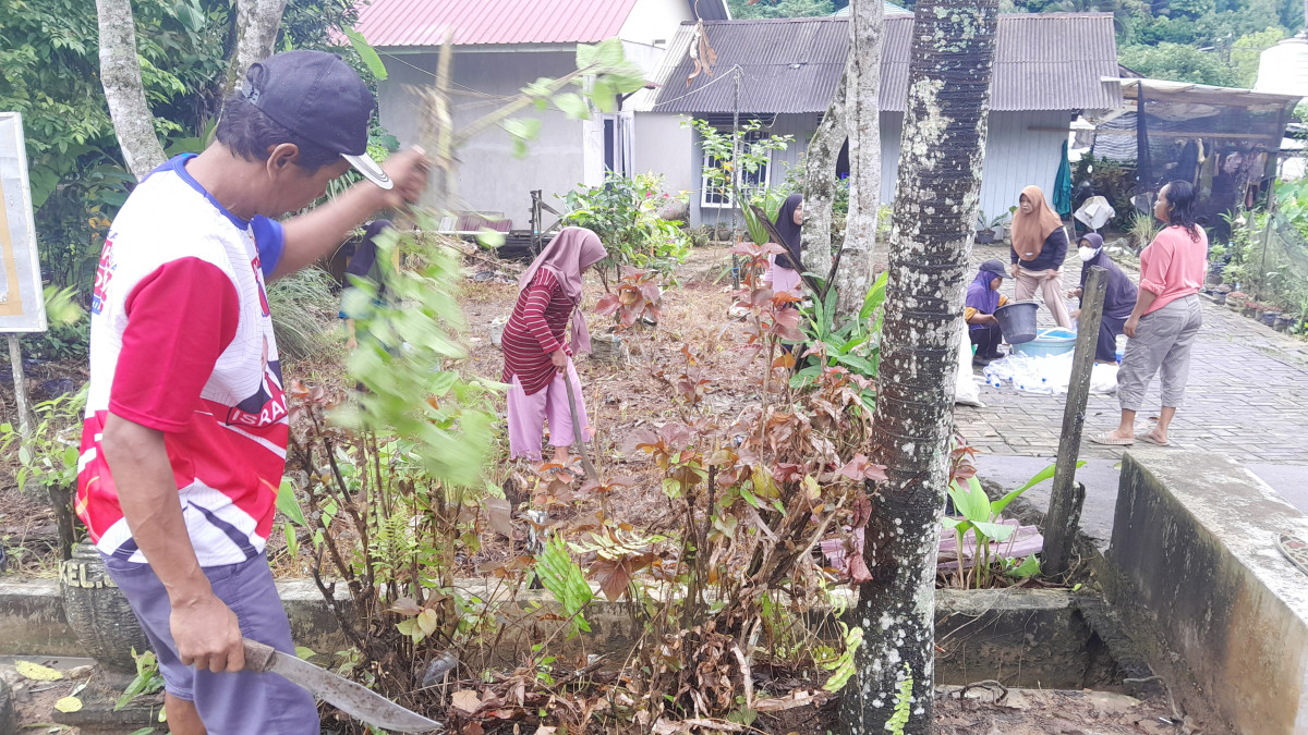 Kegiatan gotong royong RT 20