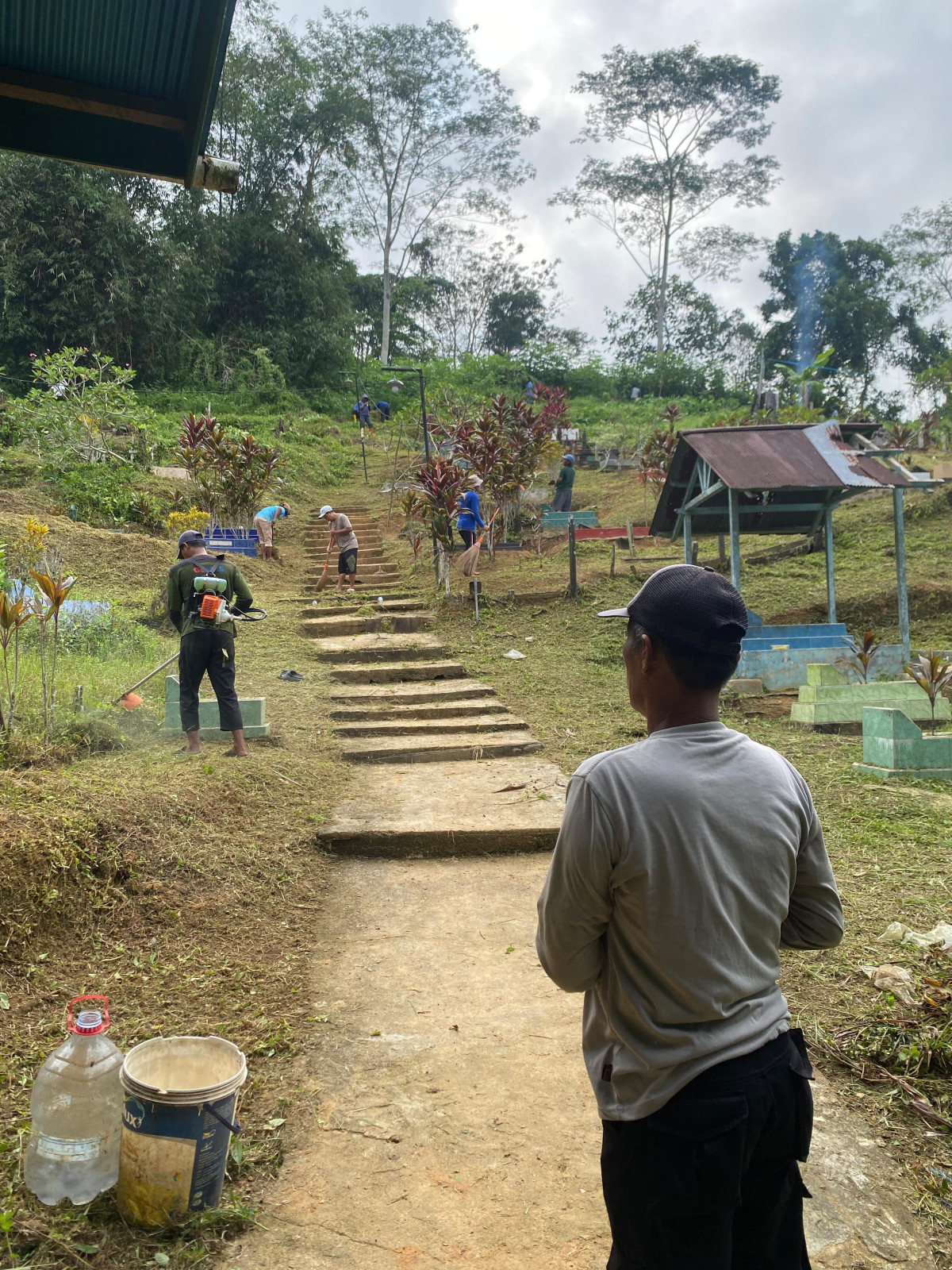 Gotong royong makam