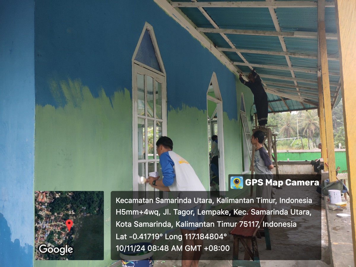 Kebersihan lingkungan dan pengecatan langgar
