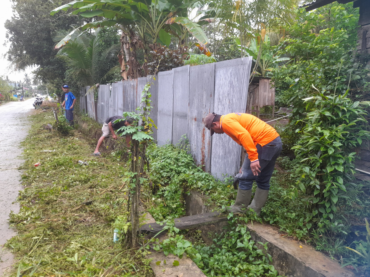 Gotong Royong di Jl. Belimau Rt. 24