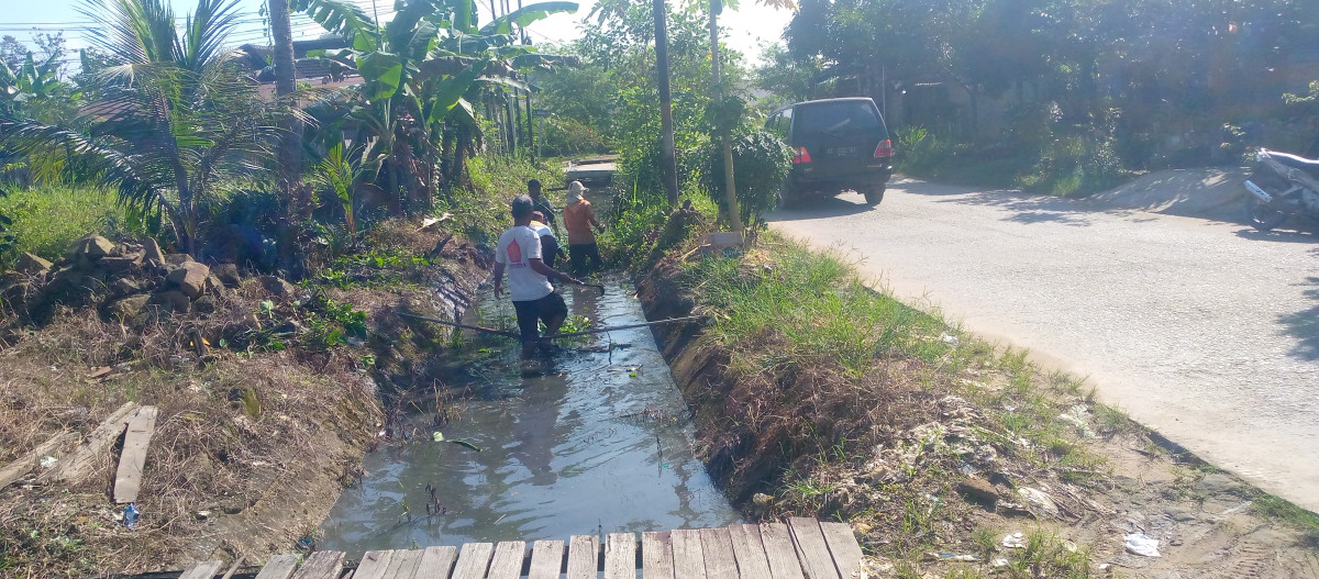 Gotong royong bersih bersih
