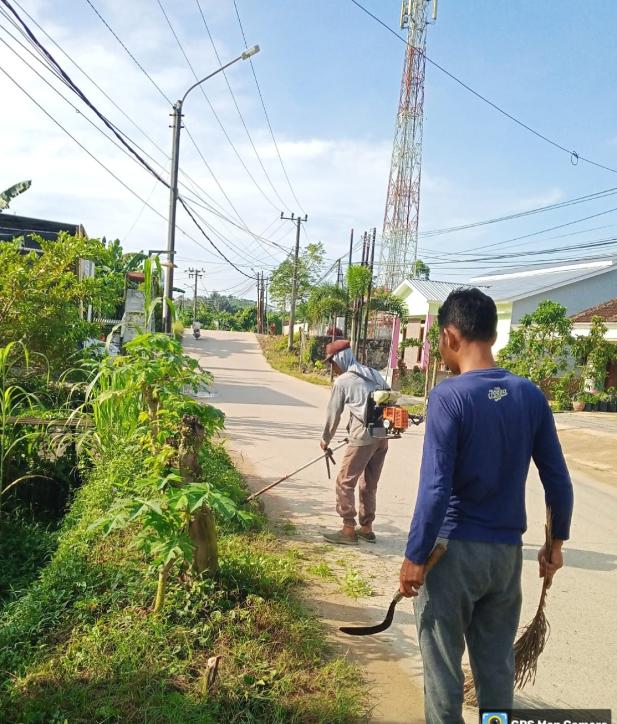 Jalan poros RT 31
