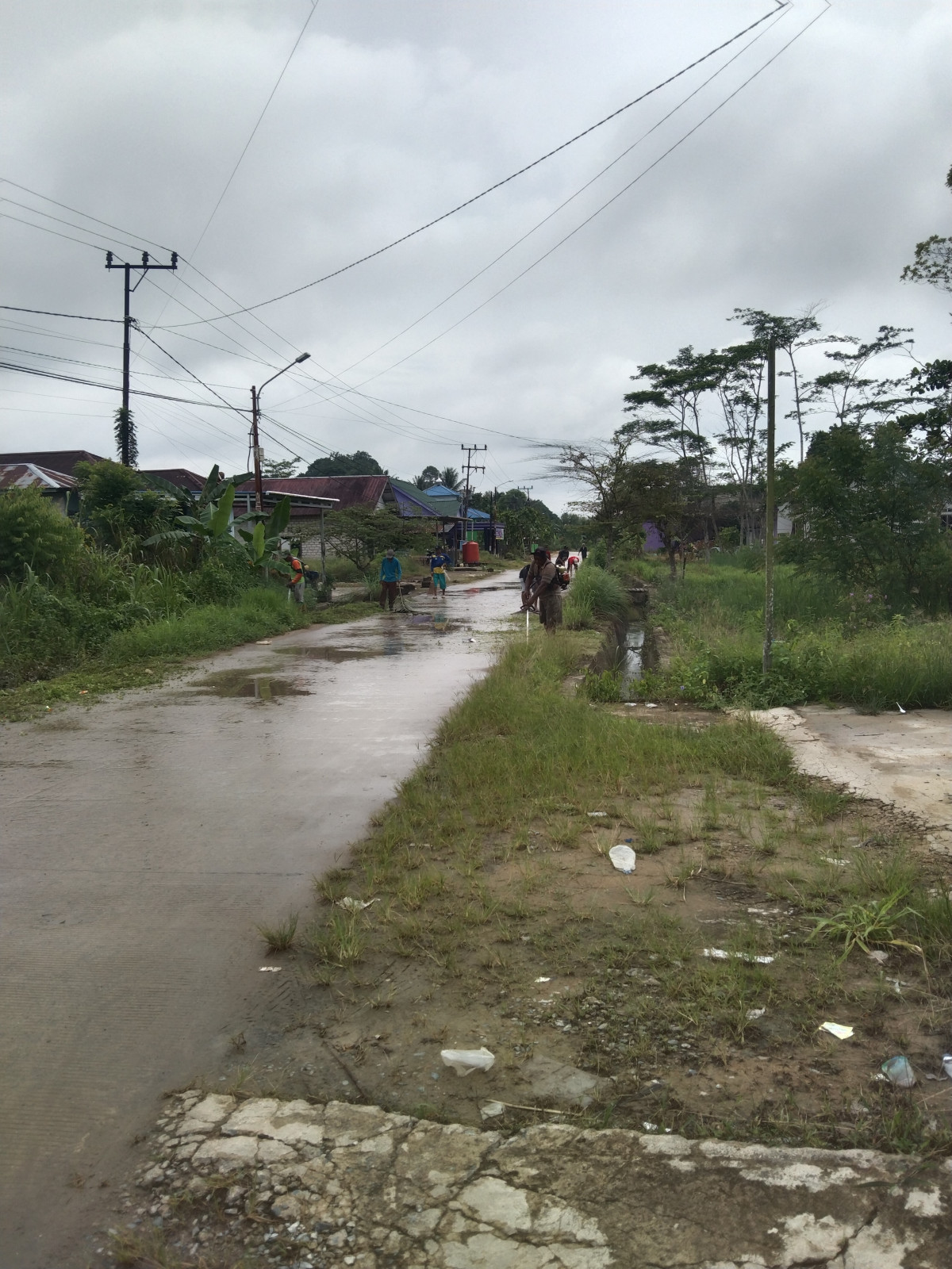 Jalan poros RT 32