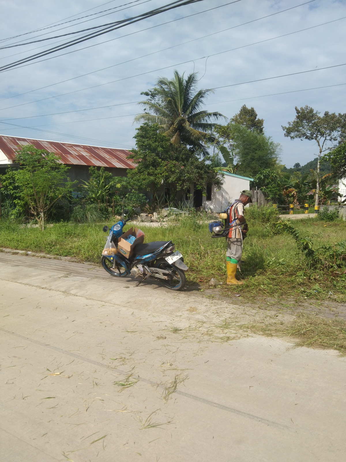 Jalan poros RT 32