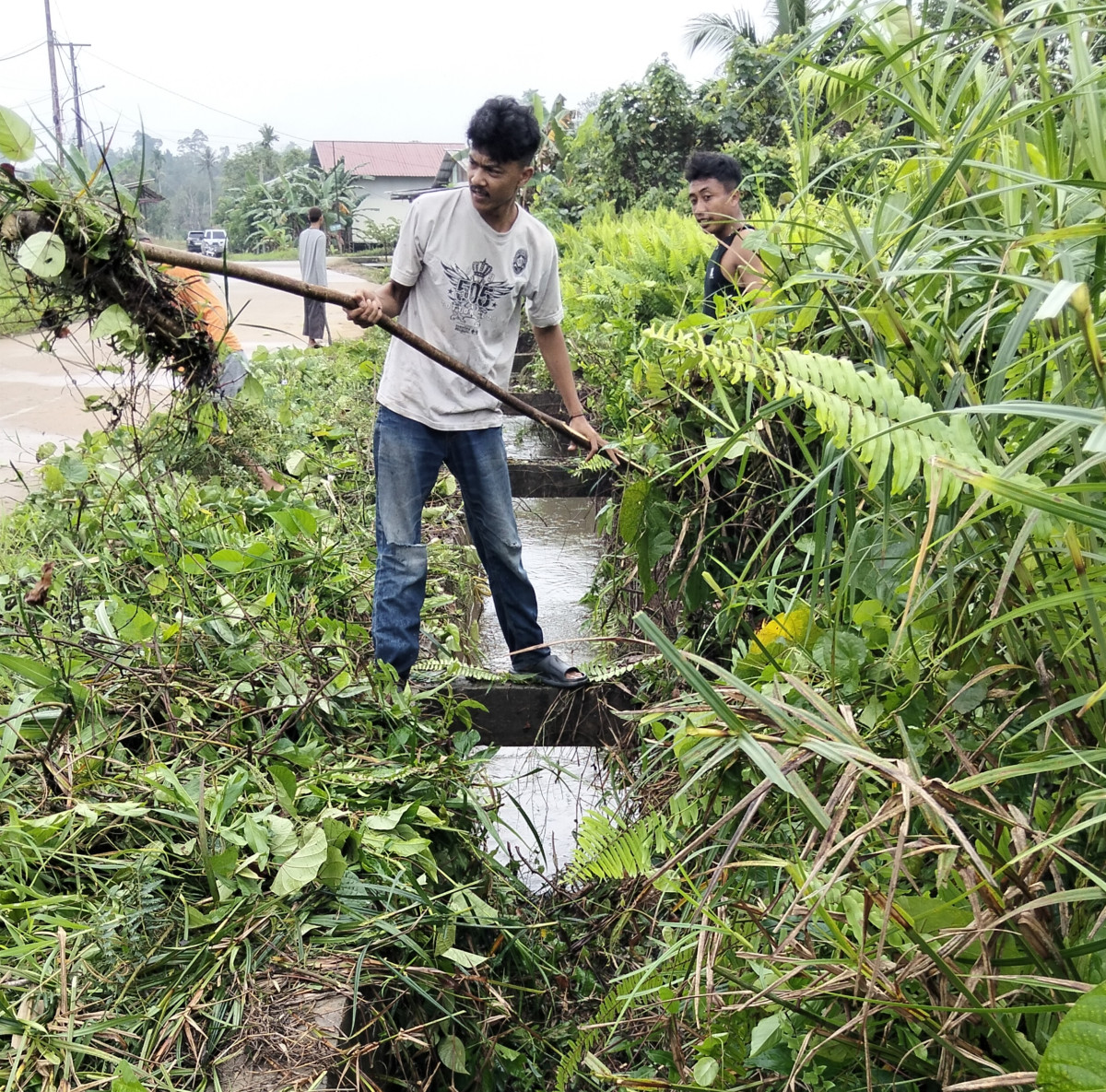 Gotong royong rutinan
