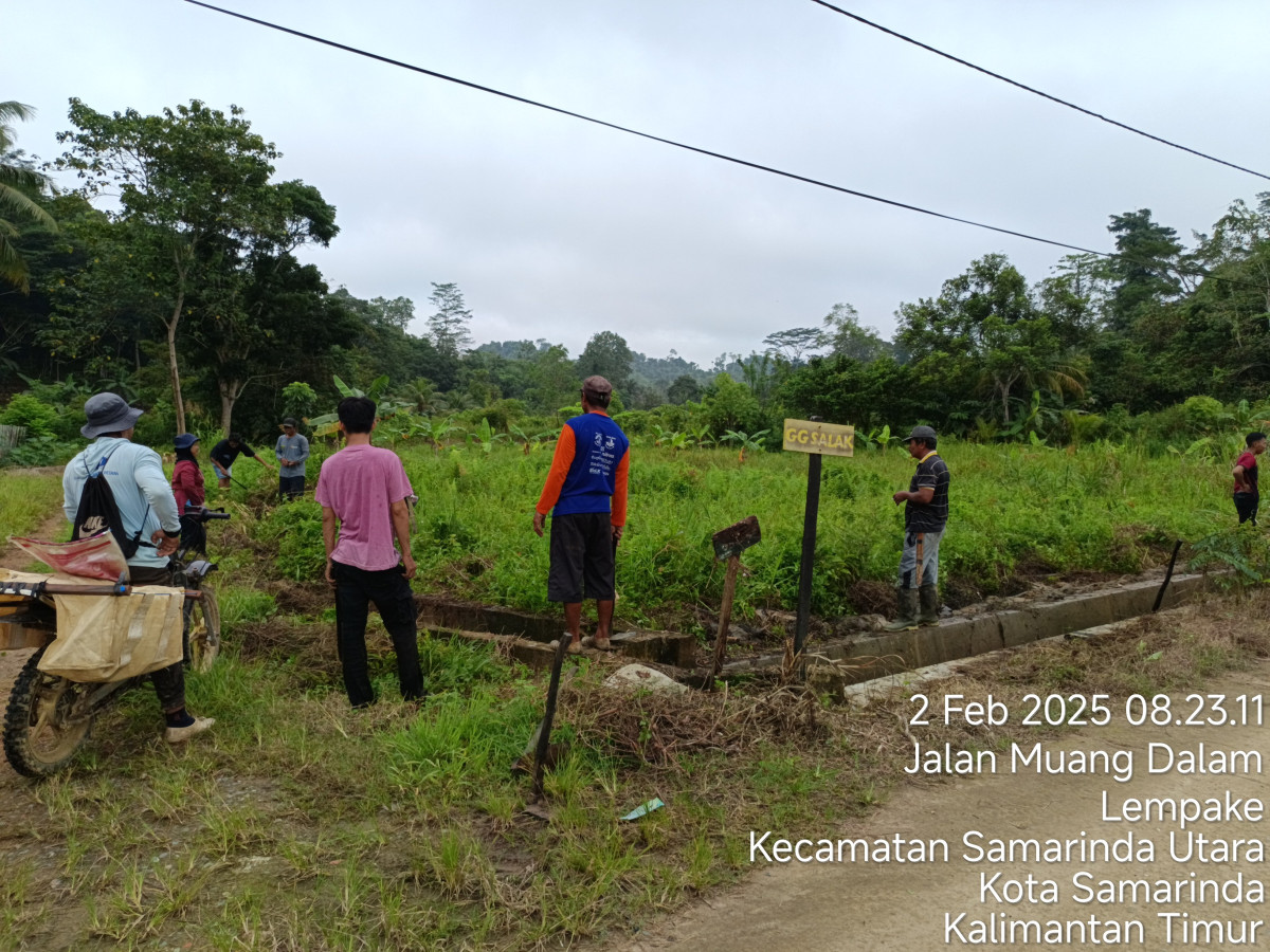 Gotong royong minggu pertama