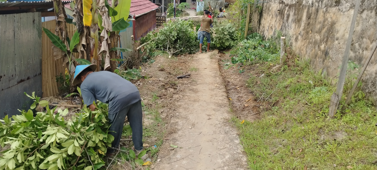 Pembersahan jalan dan pembuatan jembatan