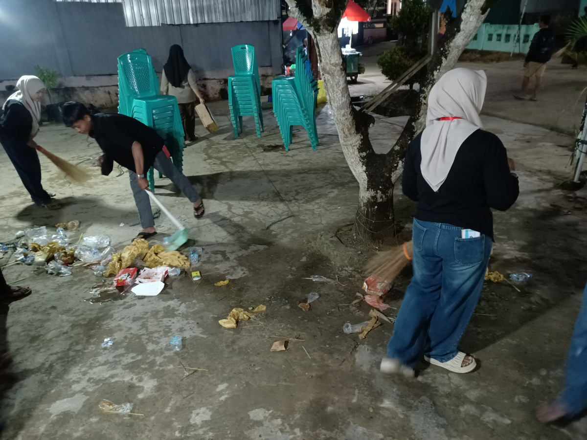 Pembongkaran panggung kegiatan