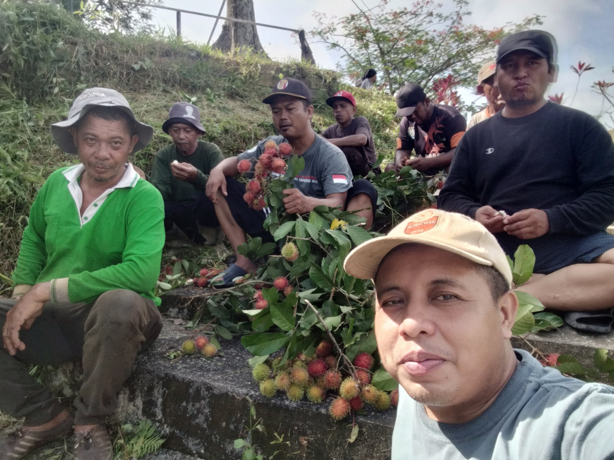 Kerjabakti warga RT. 39 Kelurahan Lempake
