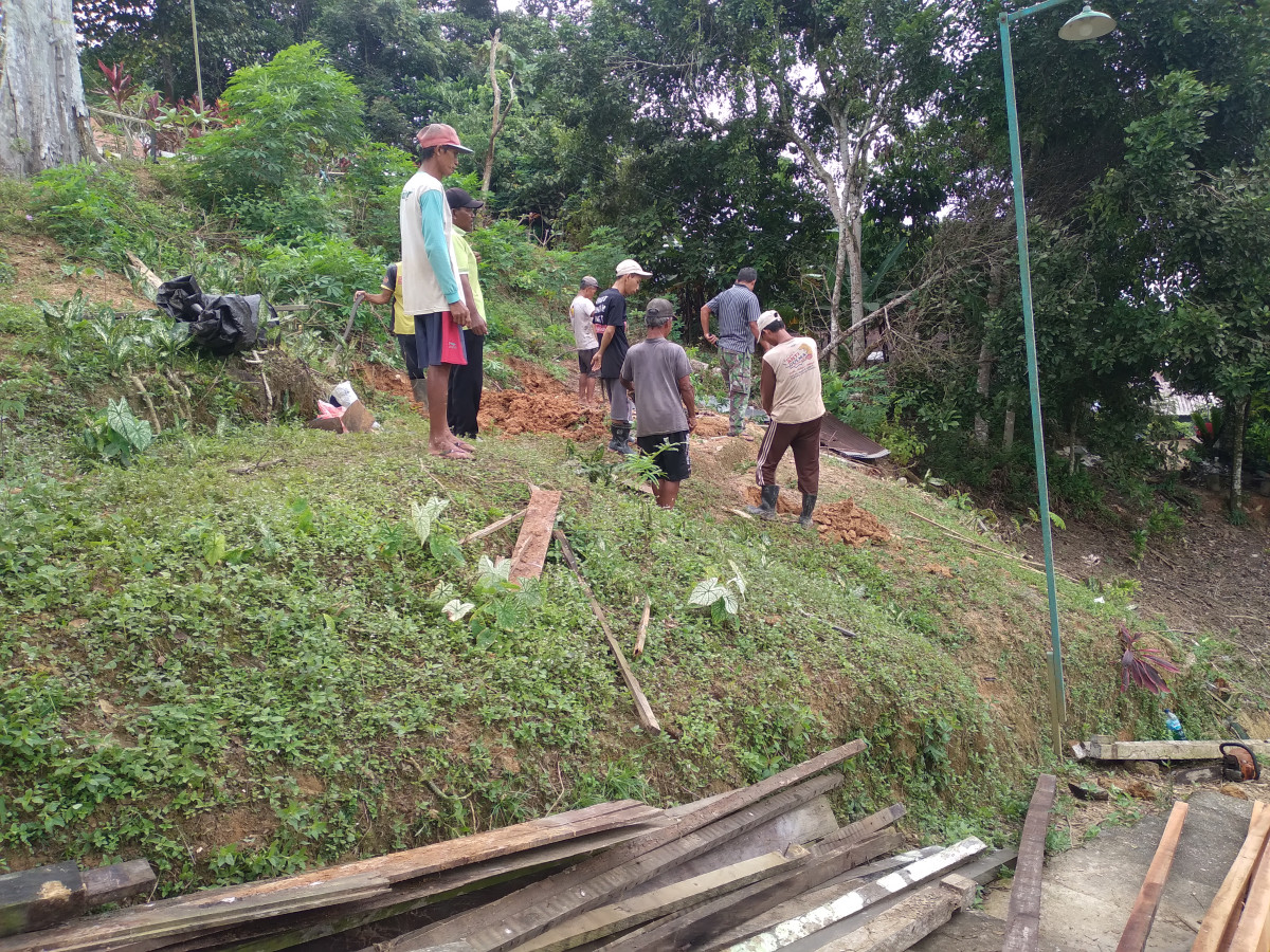Perbaikan fasilitas makam