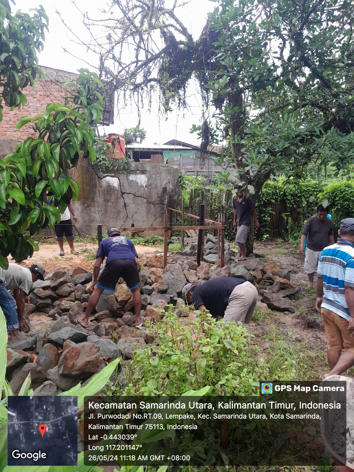 Pemasangan pondasi sekretariat karang taruna pemuda harapan kampung purwodadi