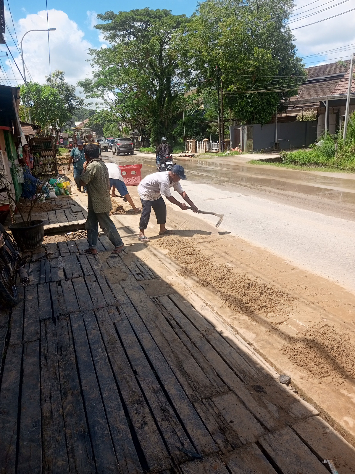 Pembersihan paret pasca banjir