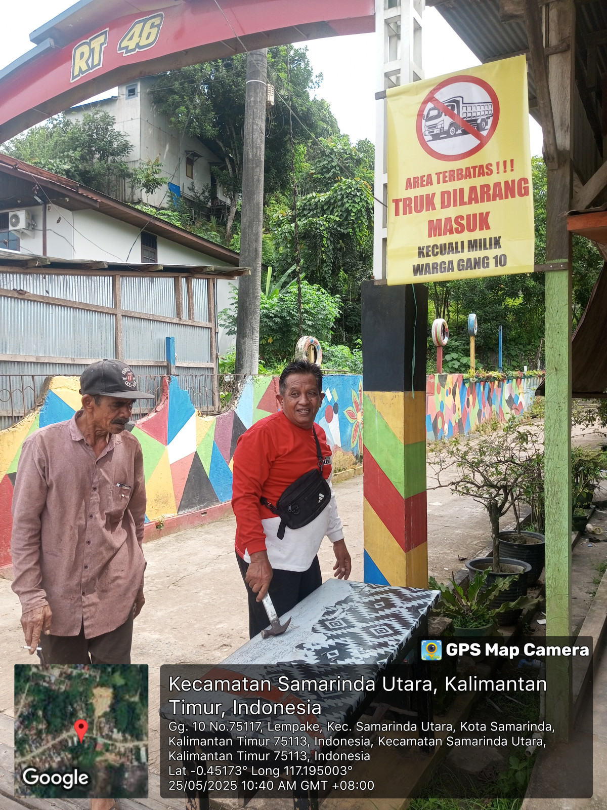 Pemasangan spanduk