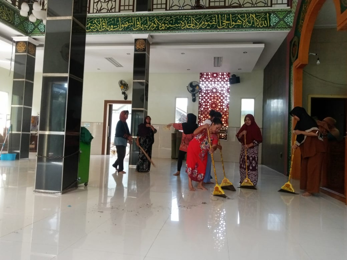 Kegiatan Bersih Langgar