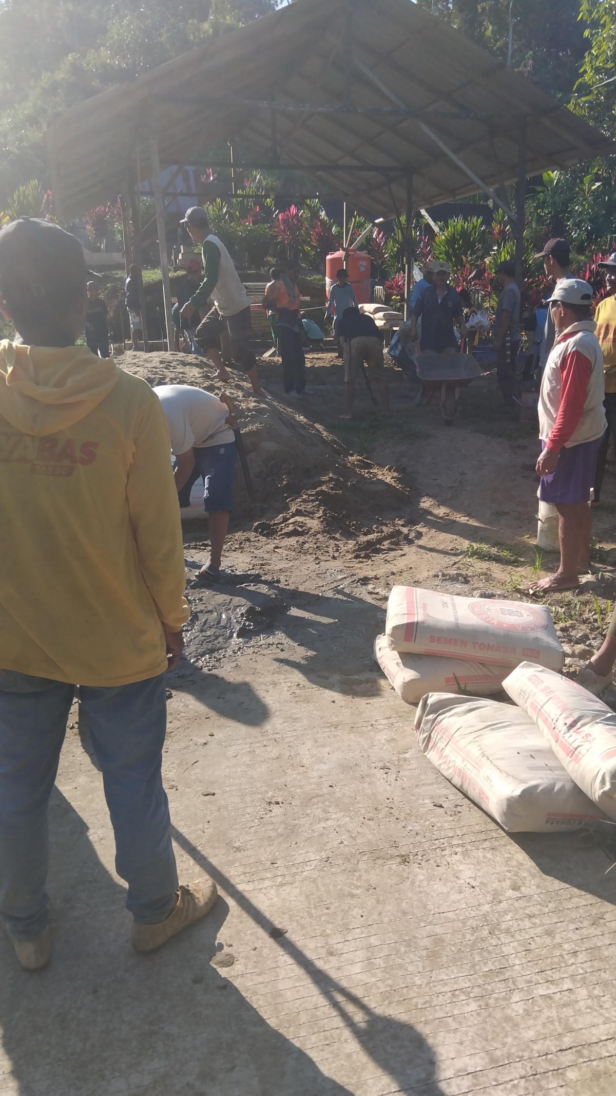 Pengecoran pendopo makam/kuburan muslimin