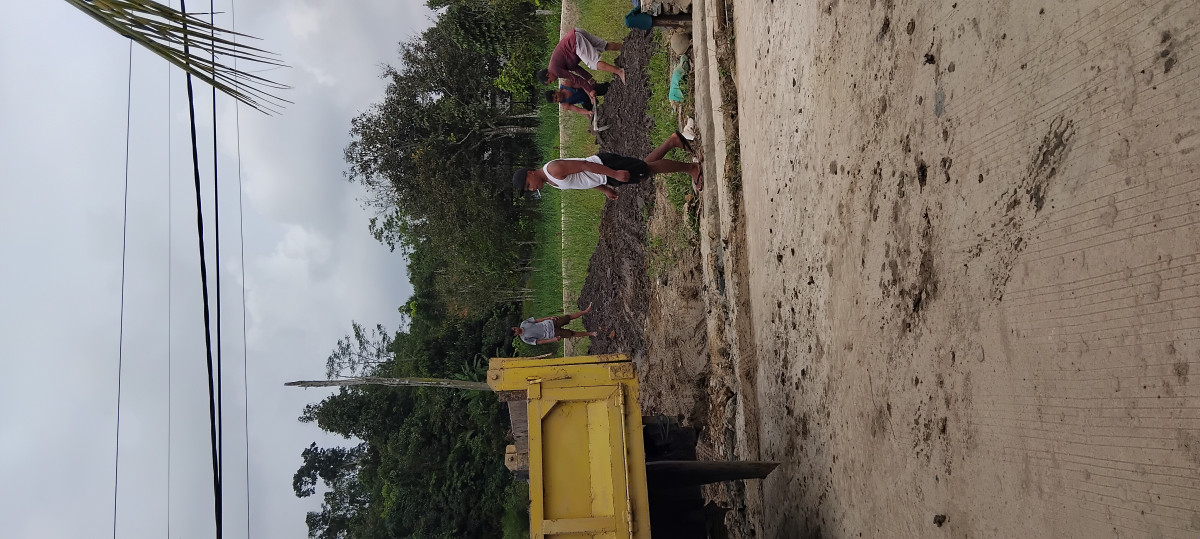 Pengurukan lapangan serbaguna