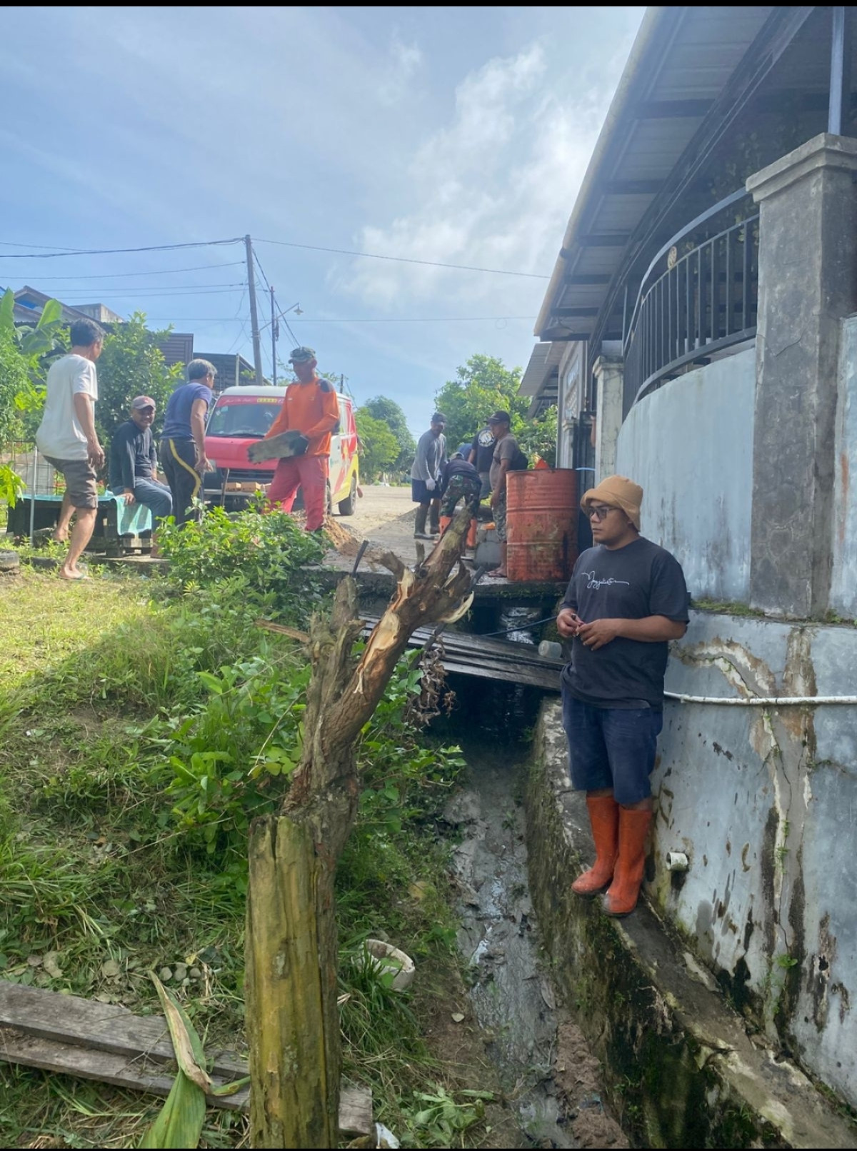 Kerja bhakti di makam Al baashit