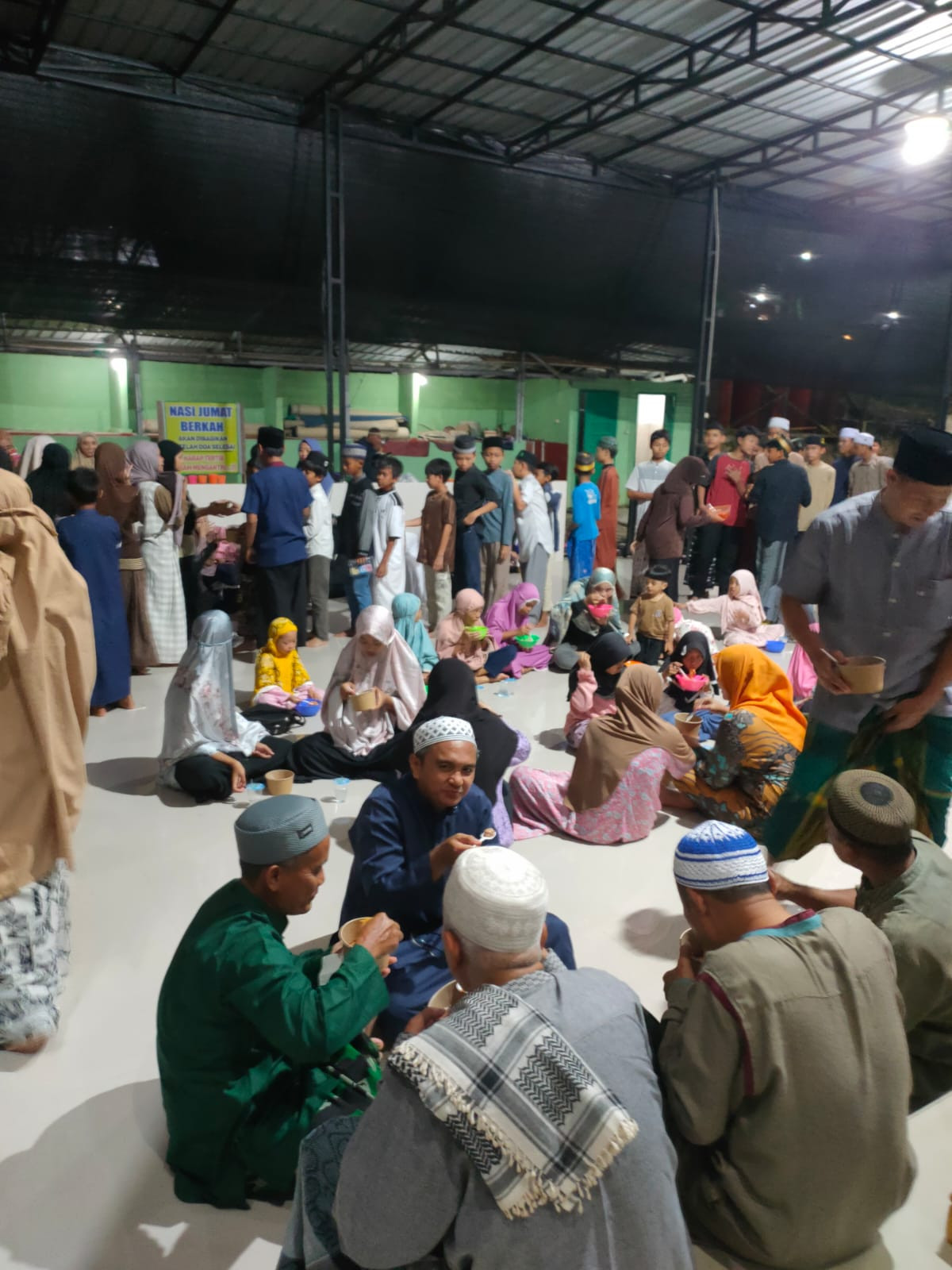 Buka puasa bersama warga