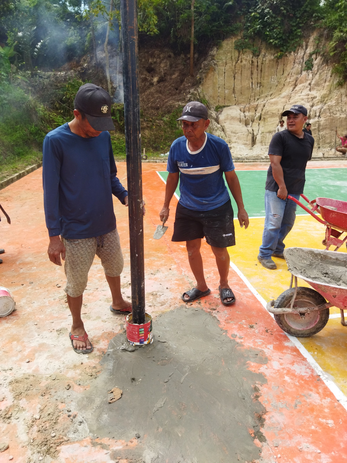 Gotong Royong Lapangan Serbaguna