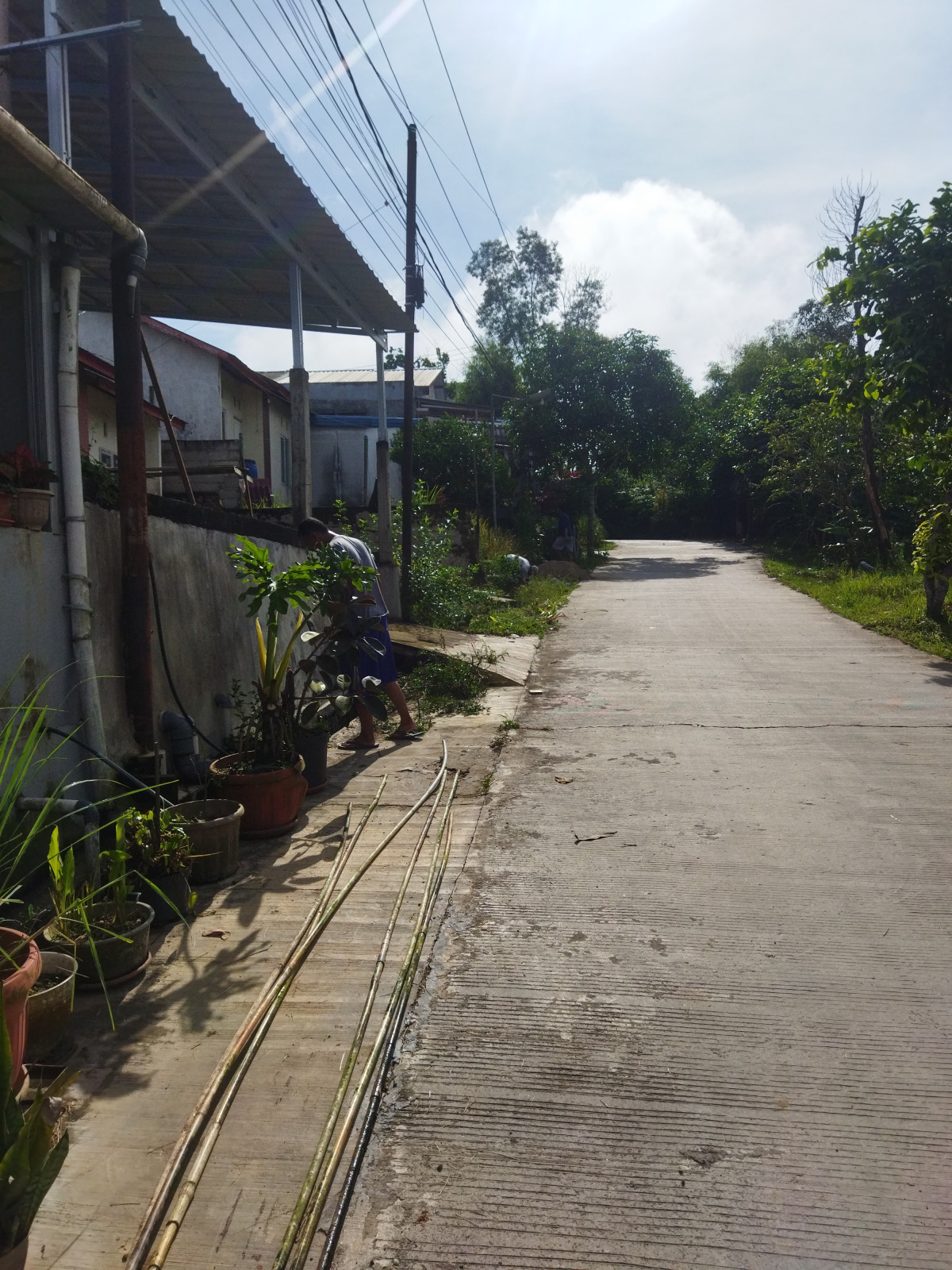 Gotong Royong Areal Pendopo dan Normalisasi Parit Lingkungan RT 52