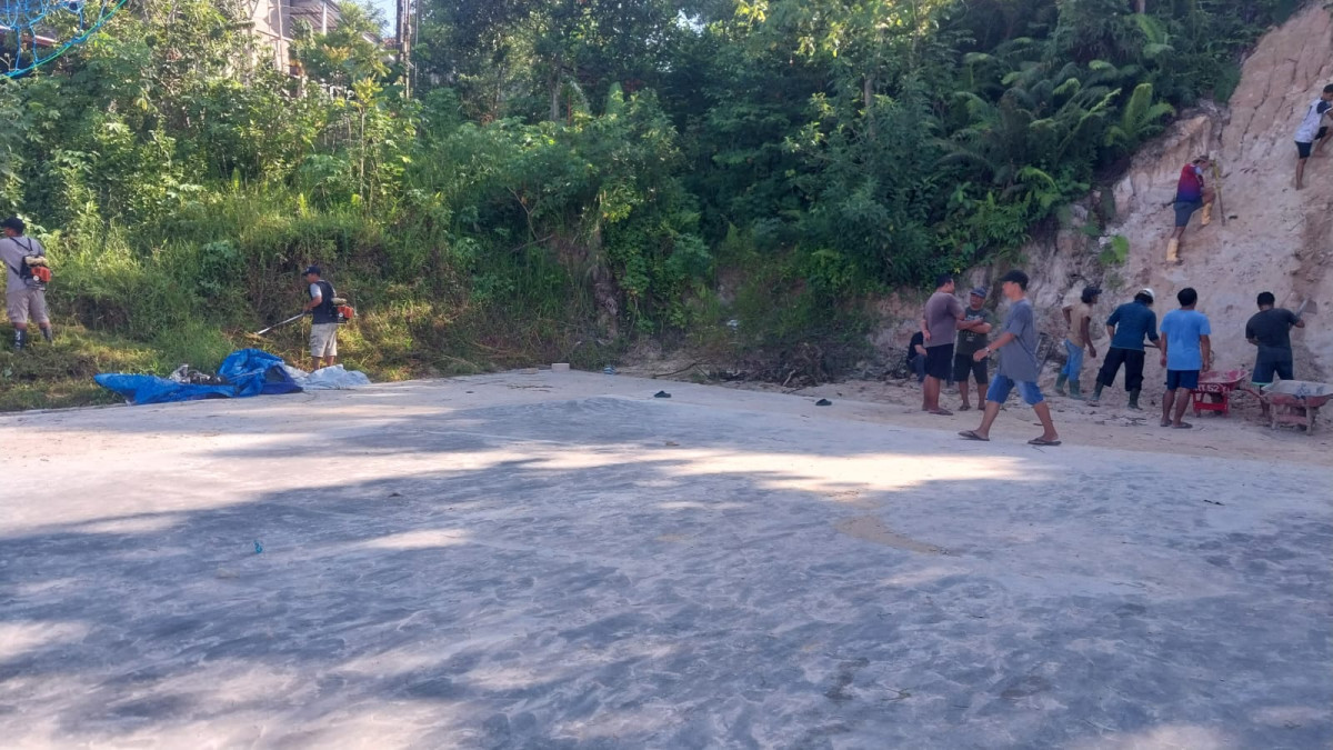 Gotong Royong Lapangan Serbaguna