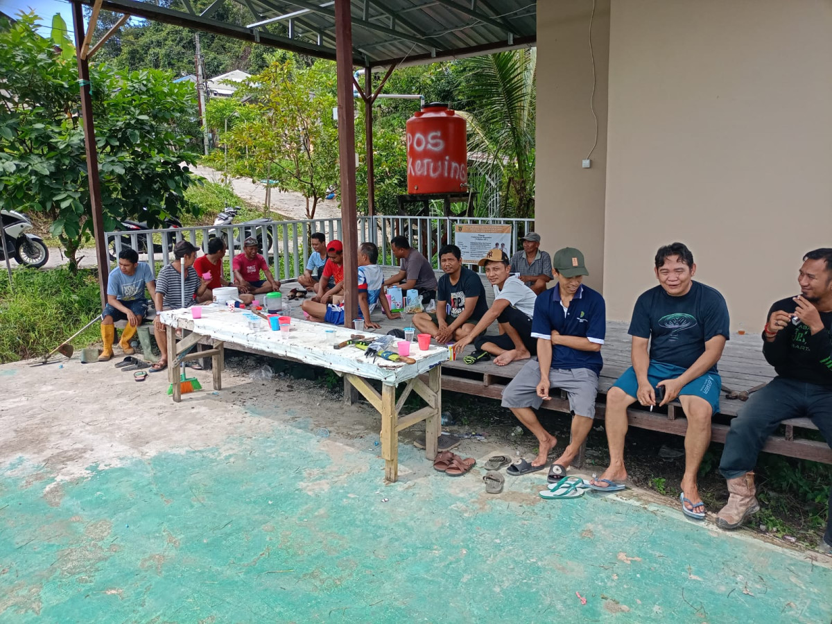 Pembersihan sampah dan rumput