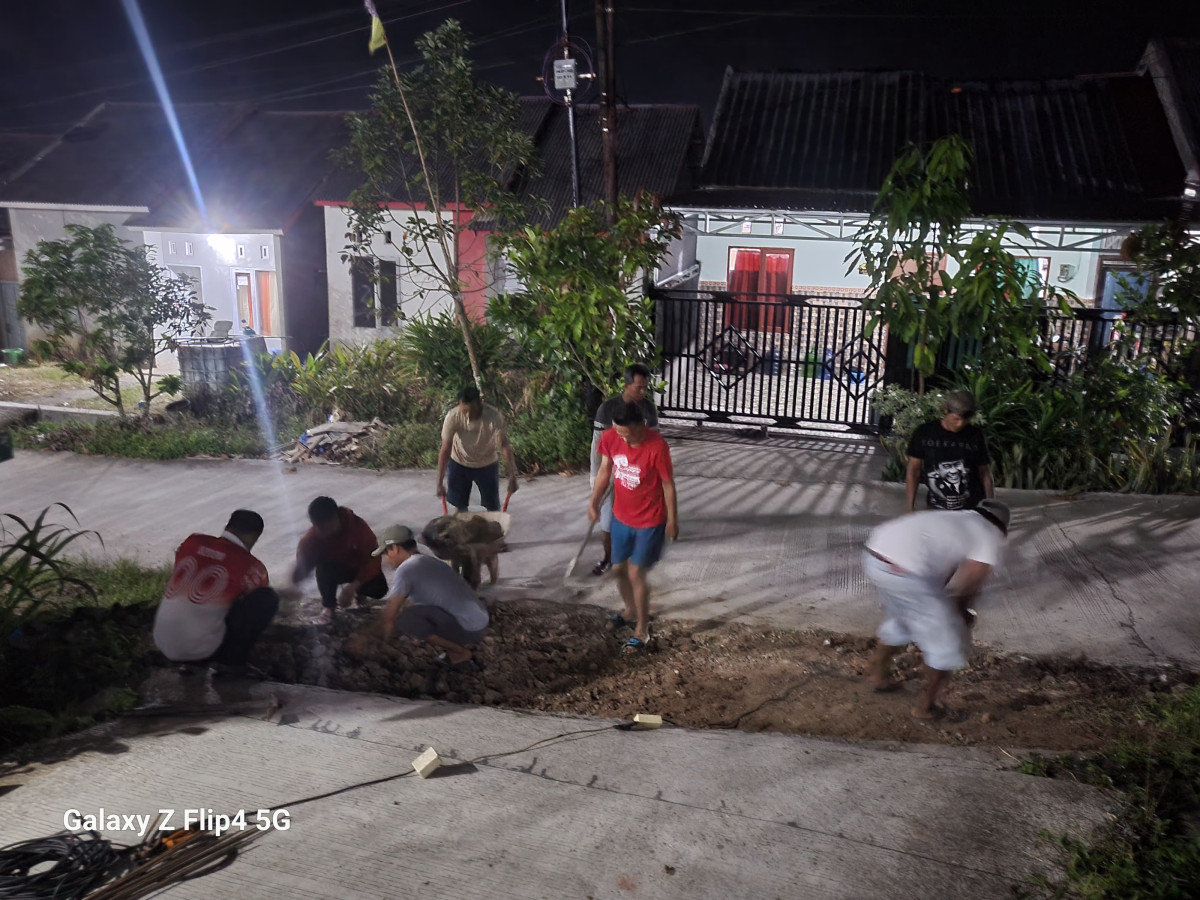 Perbaikan jembatan arah masuk Blok B 2