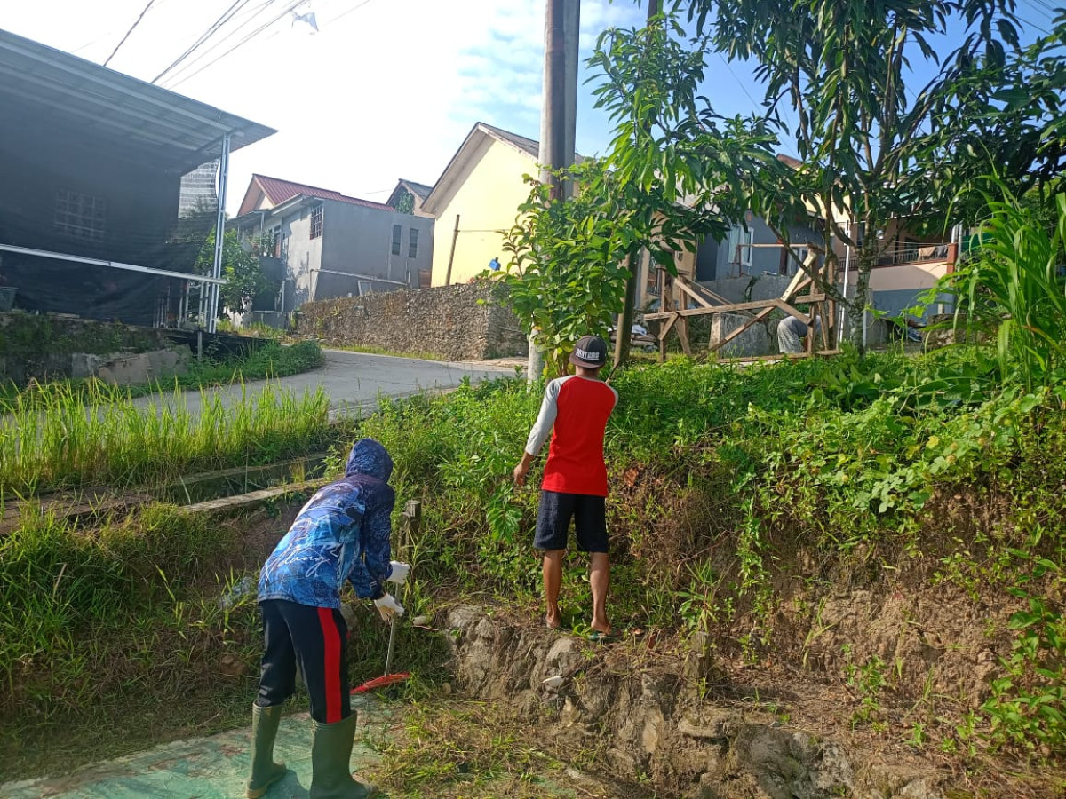 Membuat Jalur Parit