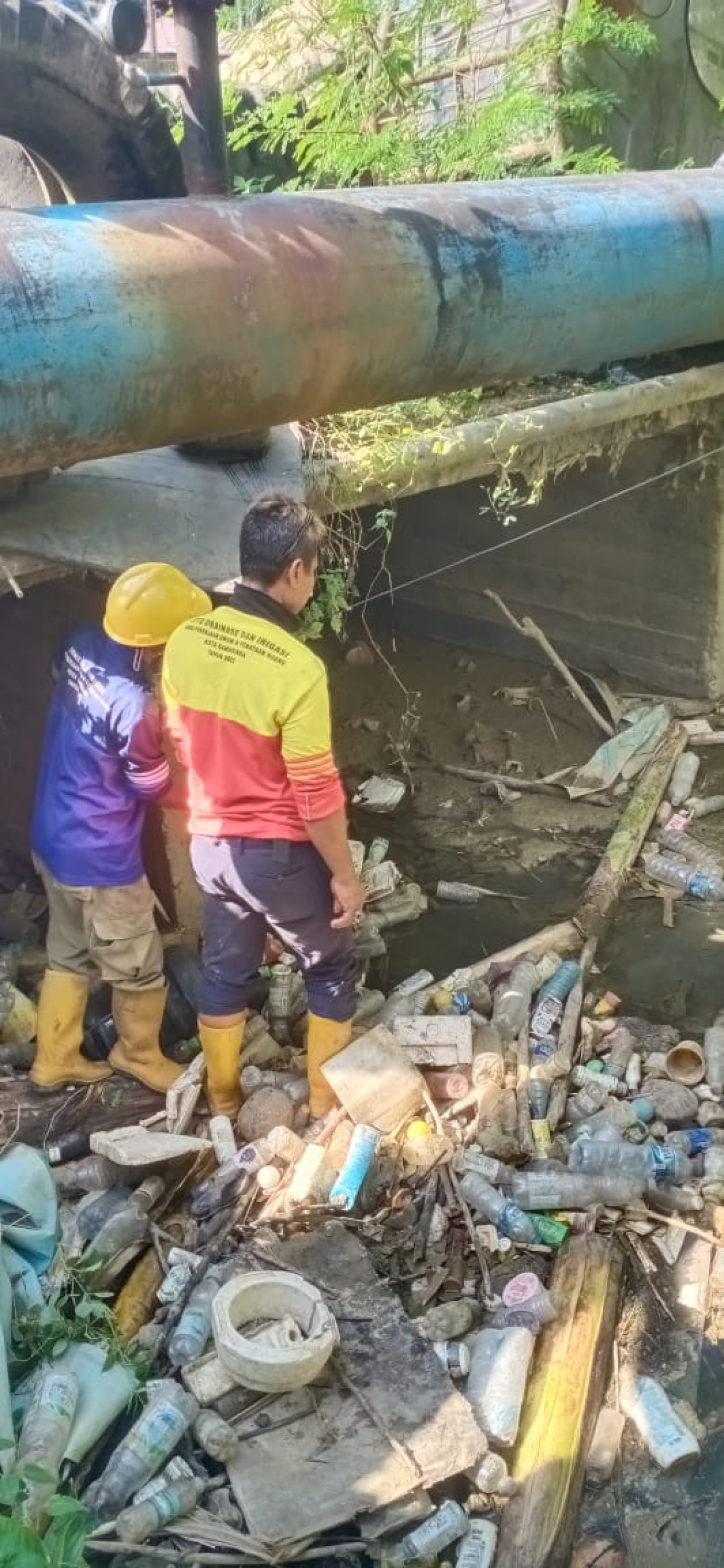 pemberaihan sampah di gorong-gorong