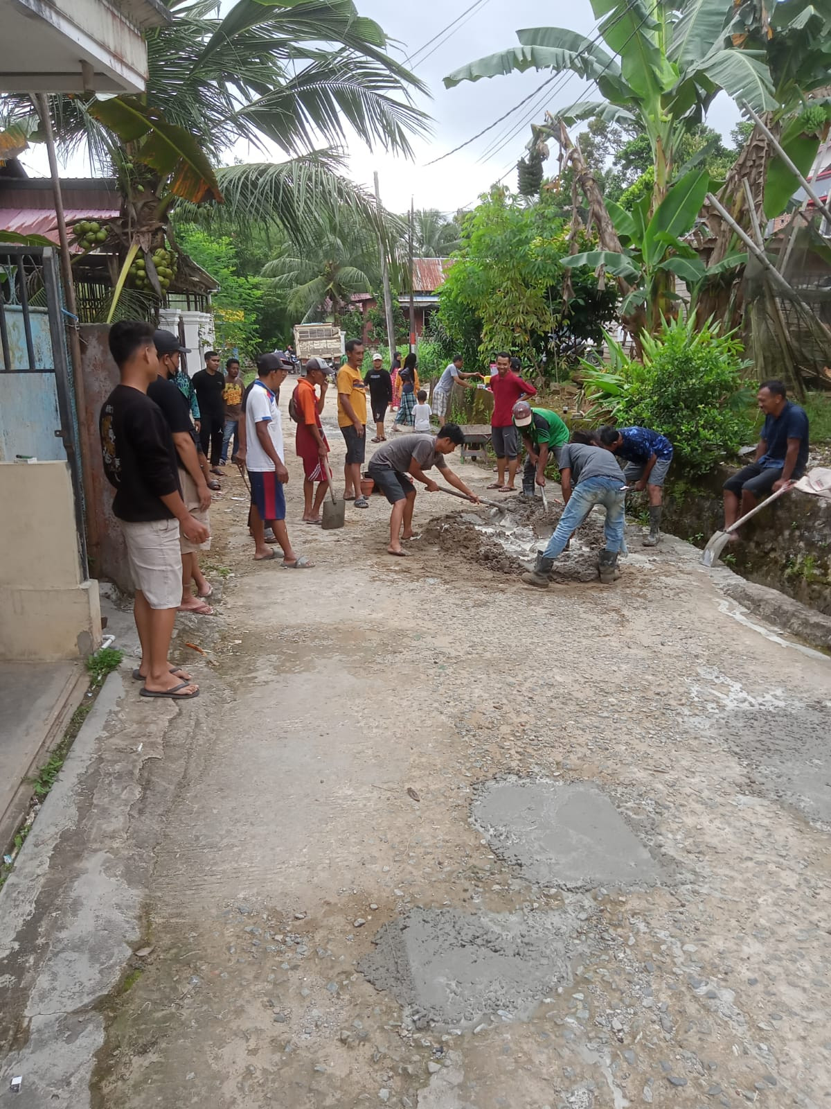 gotong royong RT 04