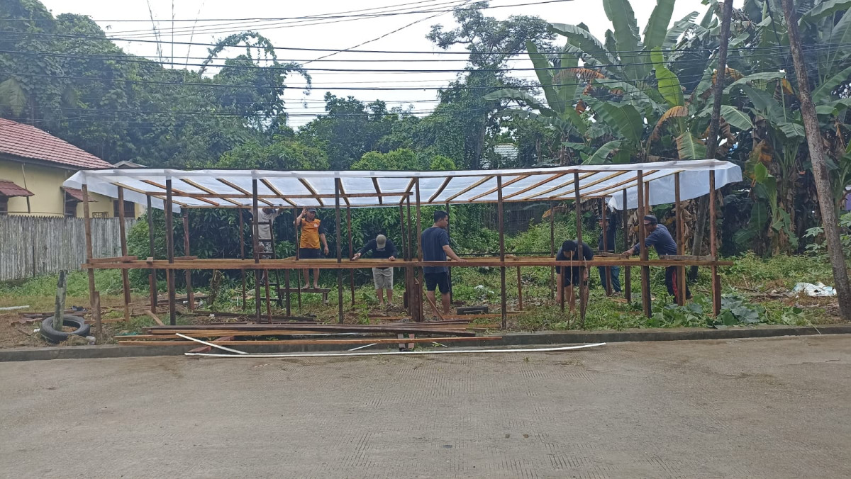 kerja bakti membuat pondok