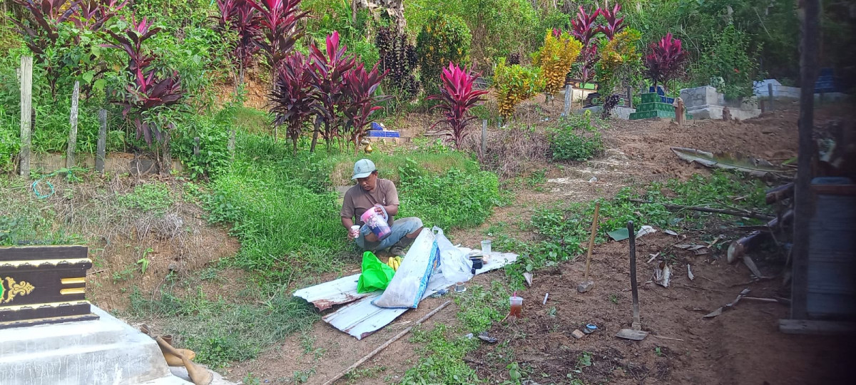 Membuat naungan / pondok" an di area makom