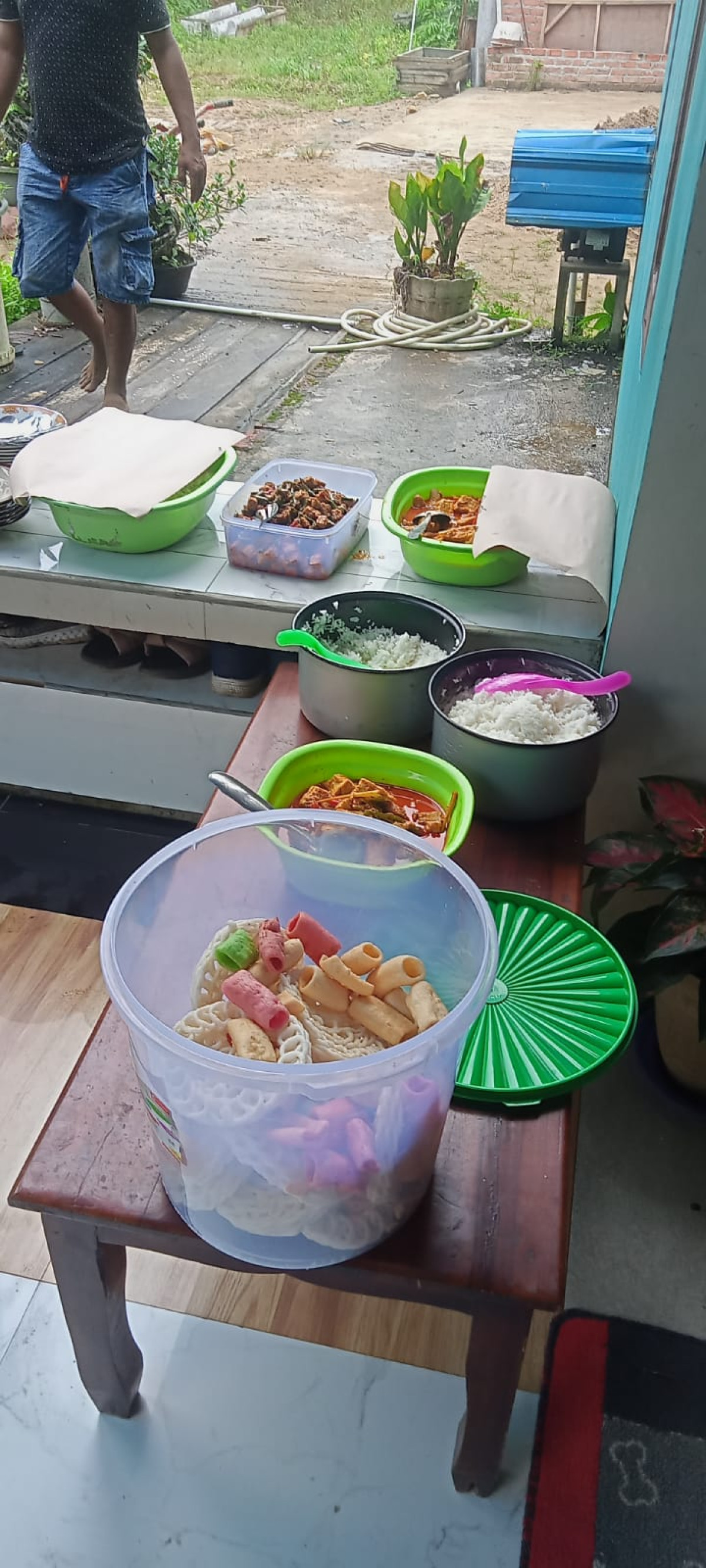 Pembersihan lahan di GG kelapa