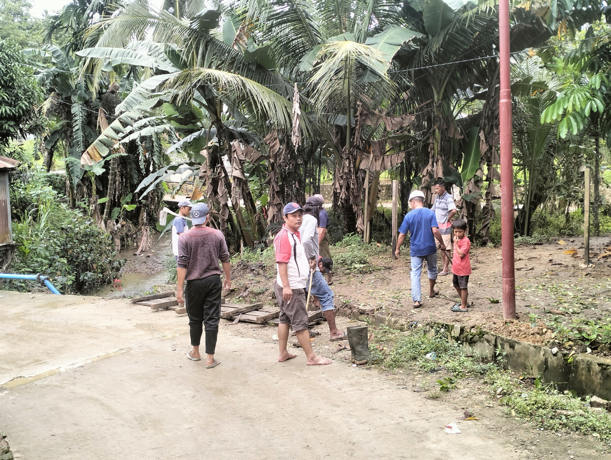 Pembersihan parit gg kelapa dan persiapan pembuatan kandang sapi kurban